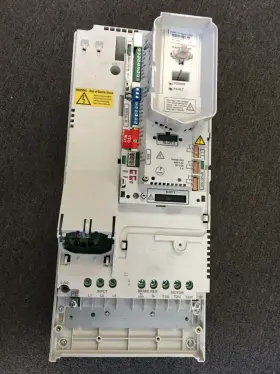 Ach580-01-034a-4 Abb Ach580-01-027a-4 0j400 P922 Ach580 Ac Drive Used Missing Cover