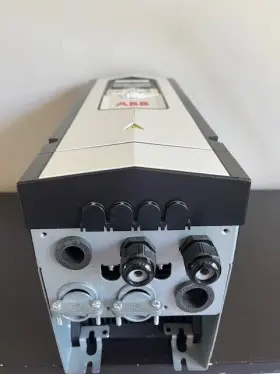 Acs880-01-07a6-5 Abb 5hp Vfd Ac Drive 480vac 7.6amp With Programming Module #2