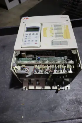 Dcs502b0050-51-21p2000 Abb Dcs500 Dc Drive 480v 520vdc 50a 25hp Stock S-12