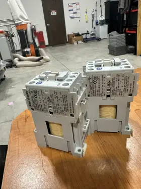 100-c09z Allen-bradley Lot Of 2 Cat 10 Used