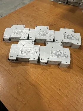 1492-sp1b050 Allen-bradley Lot Of 5 Cat Series C Used