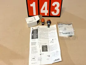 855ps-b24se422 Allen-bradley - Amber Lot Of 2 New Reducer Included