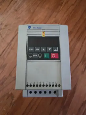 160-ba10nsf1p1 Allen-bradley / Rockwell Automation /c 5 Hp Ac Drive 460 Volts 3 Phase 10.5 Amps