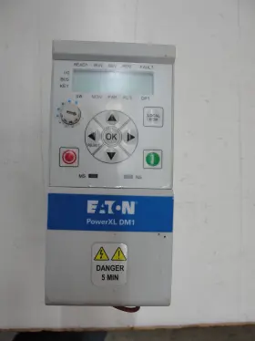 Dm1-344d3nb-s20s Eaton Variable Frequency Drive 2/3hp 3ph 0-480v 4.3/5.6a Used