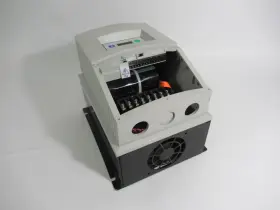 Esv752n02txd Lenze Ac Tech Drive 7.5kw 10hp 230v 29a 0-500hz As Is