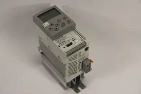E82ev251s2b Lenze Drive E82zbc Operation Panel 230/240v 3.4a - Used