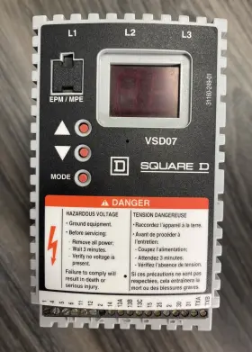 Vsd07u18n40 Square D Adjustable Speed Ac Drive 400-480vac 1hp 0.75 Kw 2.4-2.8a