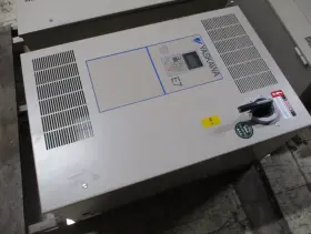 E7cvb007cfx Yaskawa E7 Ac Drive With Breaker Disconnect 5hp 3ph Used