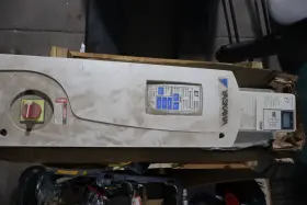 Cimr-e7u23p7 Yaskawa Nb15157879a E7 Drive / Bypass 240v 3p 16.8a With